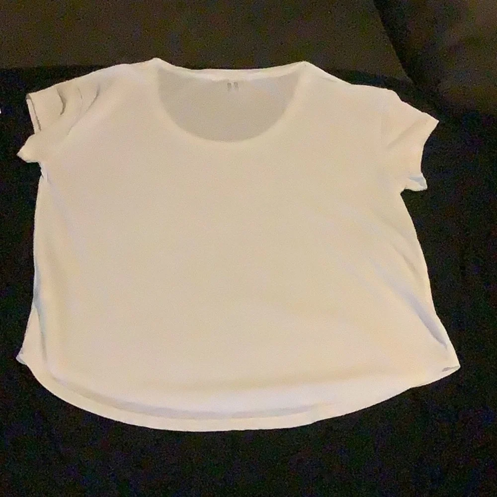Not so basic white tee! - Picture 4 of 6